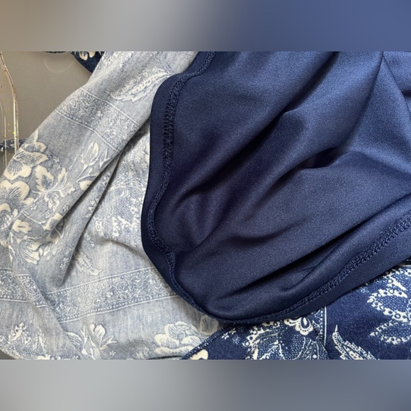 Charlotte Russe - M - Navy Floral Y2K Strappy Top - Picture 3 of 4